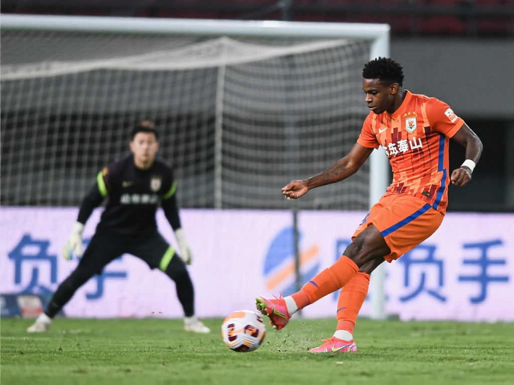 中超激战：吕焯毅破门，马莱莱失点，大连英博1-1青岛海牛战平