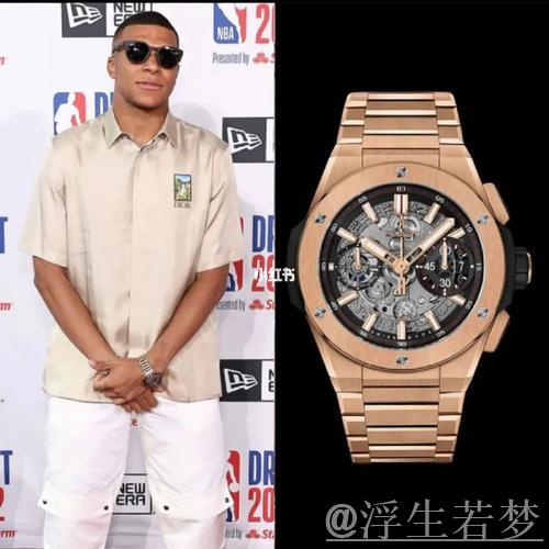 姆巴佩社交媒体展示宇舶表拍摄宣传照：蓝色腕表搭配粉色上衣